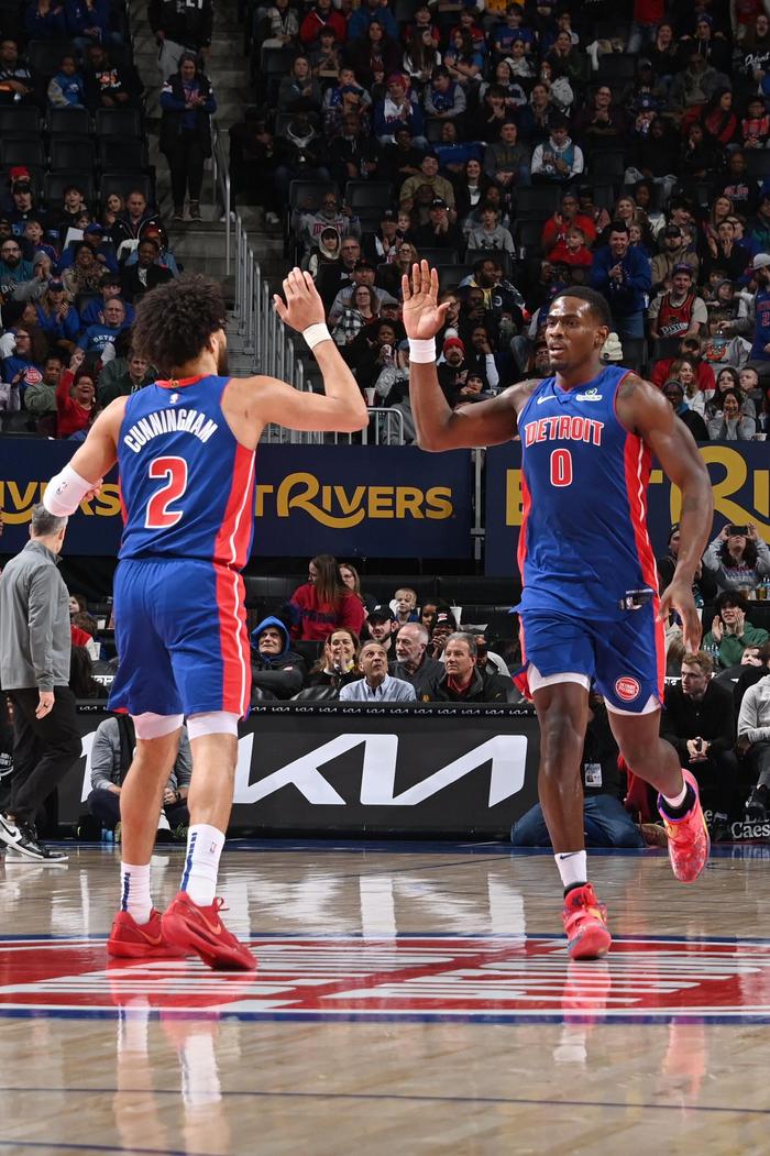 包含独行侠官方公布新规，引发争议引发争议，公牛球迷热议！的词条